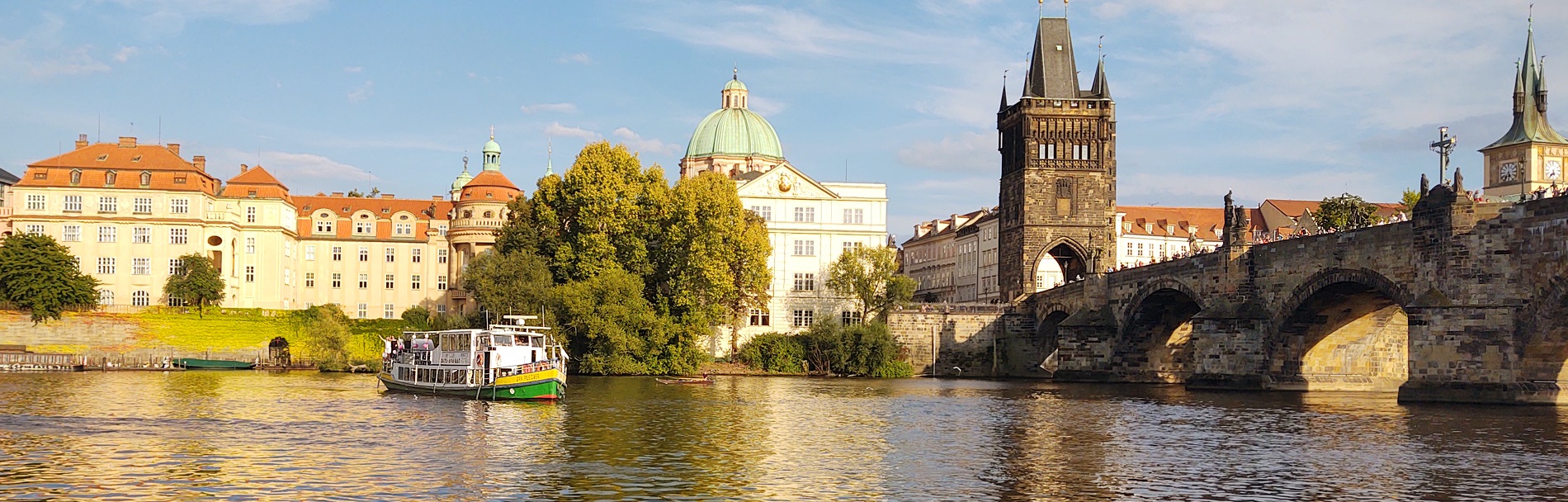 Výletní plavby Prahou • Firemní večírky, narozeninové a dětské plavby